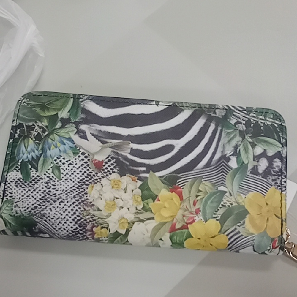 Zipper zebra wallet